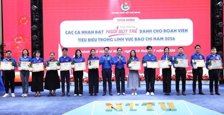 Báo điện tử Tuổi Trẻ có 3 gương nhận giải 'Ngòi bút trẻ' đoàn viên tiêu biểu trong lĩnh vực báo chí - Ảnh 2.