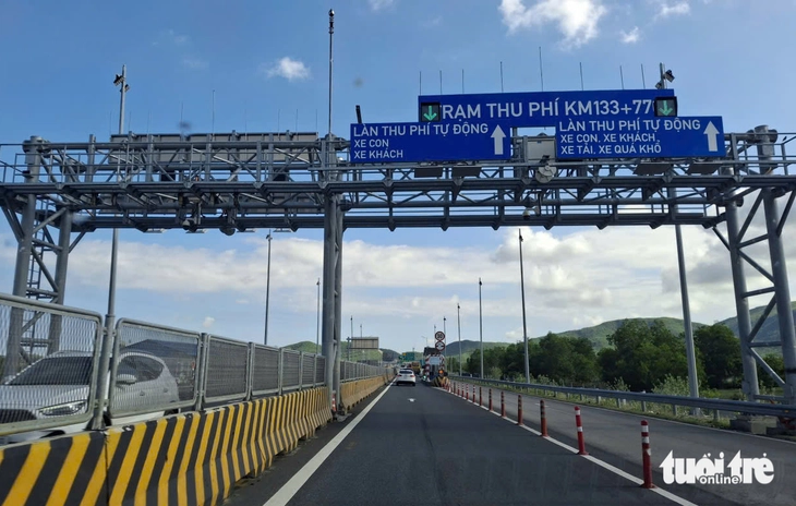 Sẽ tháo dỡ các trạm thu phí tạm trên tuyến chính cao tốc khi hạ tầng hoàn thiện - Ảnh 2.