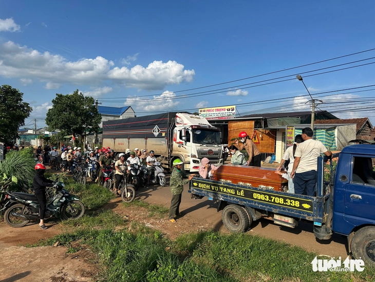 Năm học mới không bao giờ đến với 5 nữ sinh Nâm Nung - Ảnh 2.