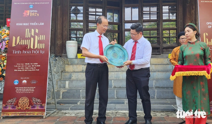 Ngắm tinh hoa cổ vật triều Nguyễn khắp 3 miền hội tụ ở cố đô Huế - Ảnh 2.