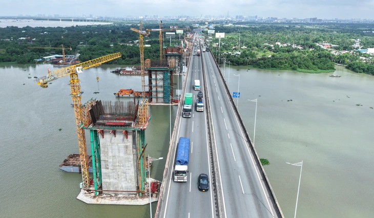 Những hình ảnh mới nhất trên đại công trường mở rộng cao tốc TP.HCM - Long Thành - Ảnh 6.