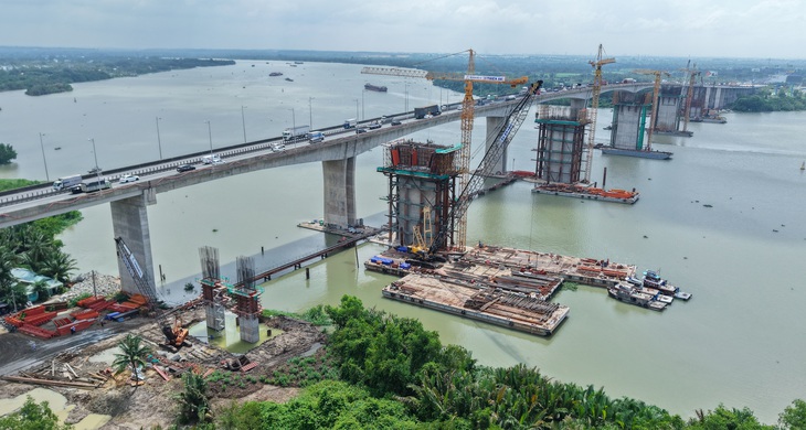 Những hình ảnh mới nhất trên đại công trường mở rộng cao tốc TP.HCM - Long Thành - Ảnh 5.