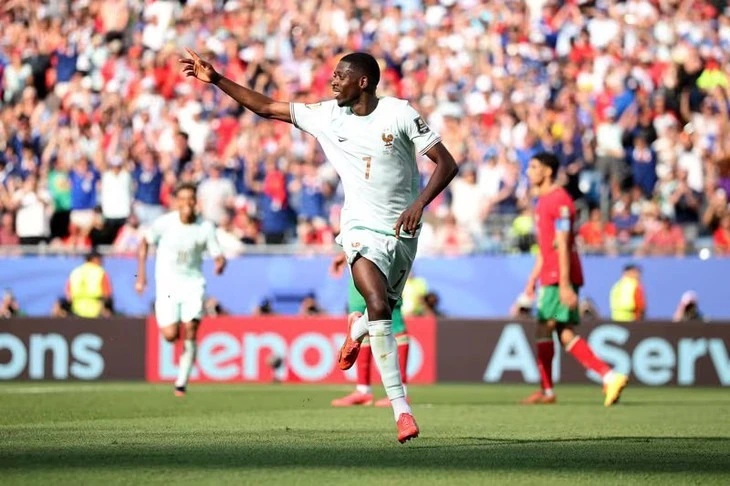 Vé xem World Cup 'sale sập sàn' sau cú sốc của Ronaldo - Ảnh 2.
