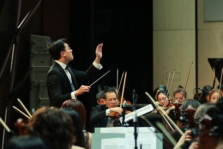  Nhà hát Hồ Gươm mừng sinh nhật 3 tuổi hoành tráng với hòa nhạc The Symphony of Time - Ảnh 3.