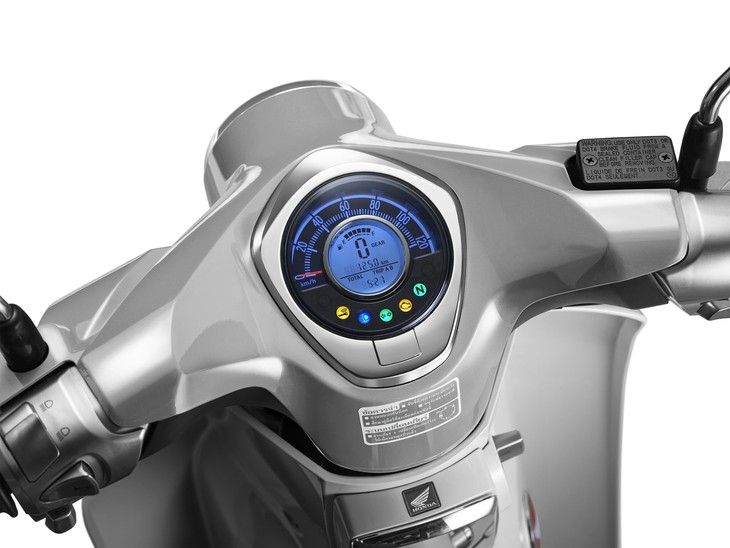 Honda Super Cub có bản mới bắt mắt hơn, phanh ABS, dùng được xăng sinh học - Ảnh 10.