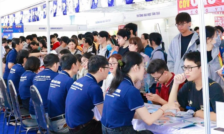 Trường y của Đại học Quốc gia TP.HCM công bố điểm sàn, điều chỉnh tỉ trọng xét tuyển - Ảnh 1.