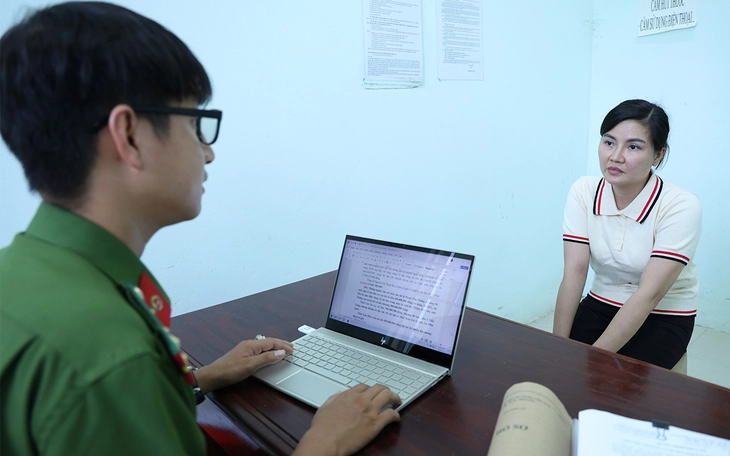 Nữ nhân viên ngân hàng lấy giờ tờ của khách hàng làm giả hồ sơ vay 7 tỉ, nhóm bị cáo hầu tòa - Ảnh 2.