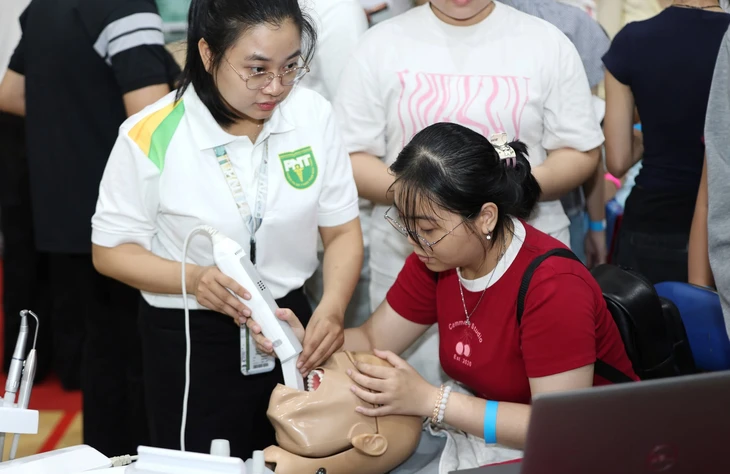 Điểm sàn Trường ĐH Y khoa Phạm Ngọc Thạch tăng 0,5 đến 1,5 điểm - Ảnh 1.