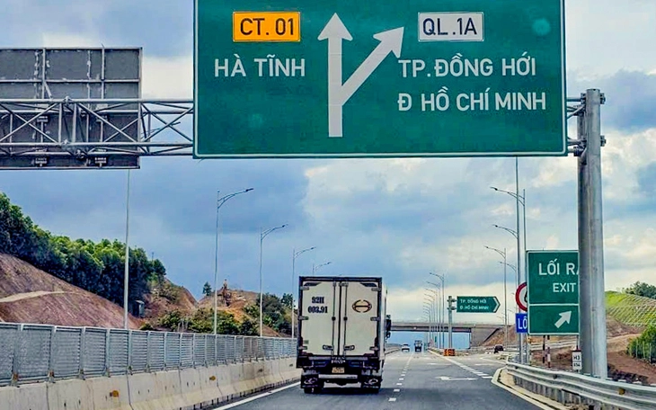 Xử phạt tài xế xe khách vì đặt cảnh báo cách xe chỉ 9,4m trên cao tốc Trung Lương - Mỹ Thuận - Ảnh 3.
