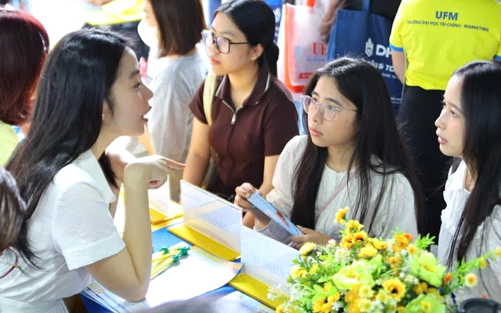 Điểm sàn Trường ĐH Sư phạm TP.HCM: nhiều ngành sư phạm từ 24 điểm - Ảnh 8.