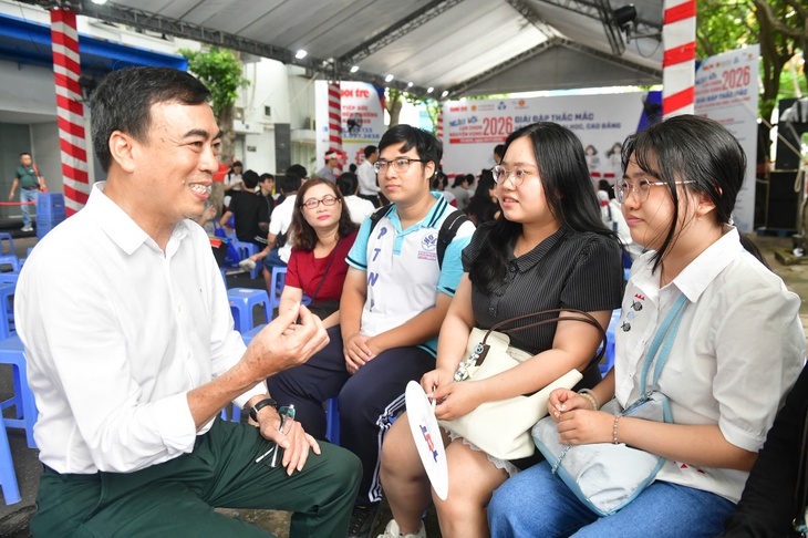 Trường ĐH Khoa học xã hội và Nhân văn công bố điểm sàn, xét tuyển theo công thức mới - Ảnh 1.