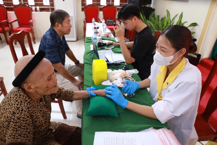 Thu gần 12.000 mẫu ADN thân nhân liệt sĩ chỉ trong 5 ngày - Ảnh 2.