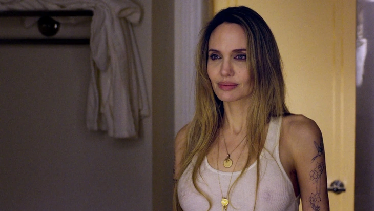 Angelina Jolie tìm lại chính mình sau biến cố hôn nhân với Brad Pitt - Ảnh 1.