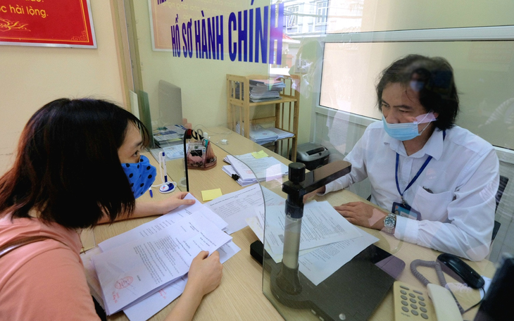 Quy định mới về cung cấp số dư tài khoản cho cơ quan thuế; Ô tô gắn biển số giả giống hệt biển số xe khác - Ảnh 3.