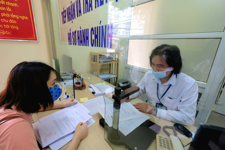 Cán bộ, công chức có thể bị thôi việc nếu lãng phí gây thiệt hại trên 75 triệu đồng - Ảnh 2.