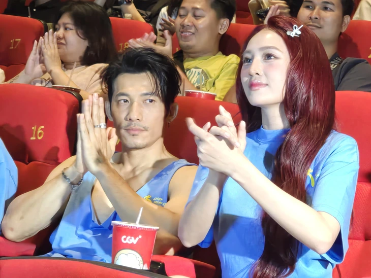 Running Man Việt Nam giao lưu khán giả tại rạp, Quang Tuấn mang con gái theo cùng - Ảnh 3.