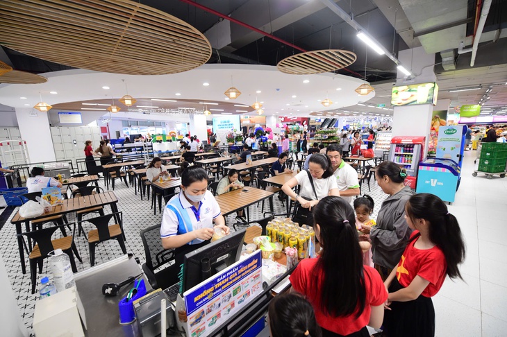 Co.opmart có diện mạo mới, không gian mua sắm mới - Ảnh 1.