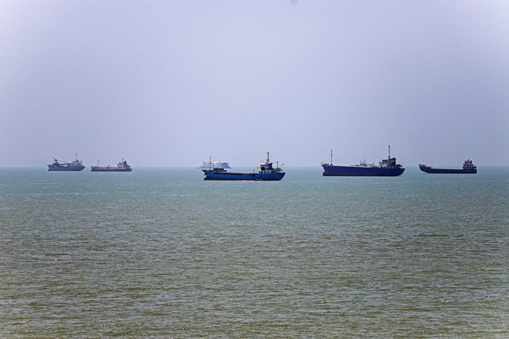  Bão Ba Vì đổ bộ Trung Quốc; Iran đóng eo biển Hormuz - Ảnh 2.
