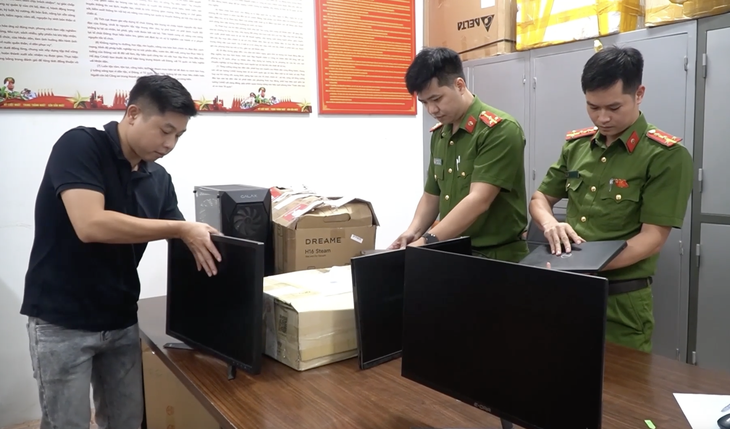 Triệt phá đường dây 'phát lậu' bóng đá và cá độ quy mô 850 tỉ đồng - Ảnh 2.