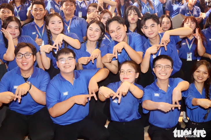 Mùa hè xanh Sư phạm TP.HCM đưa công nghệ số đến 50.000 người dân - Ảnh 1.