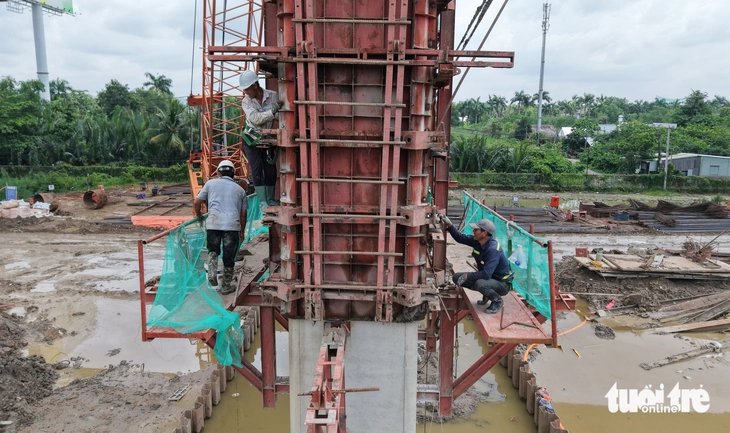 Xuyên ngày đêm thi công ở cầu Long Thành 2 - Ảnh 9.