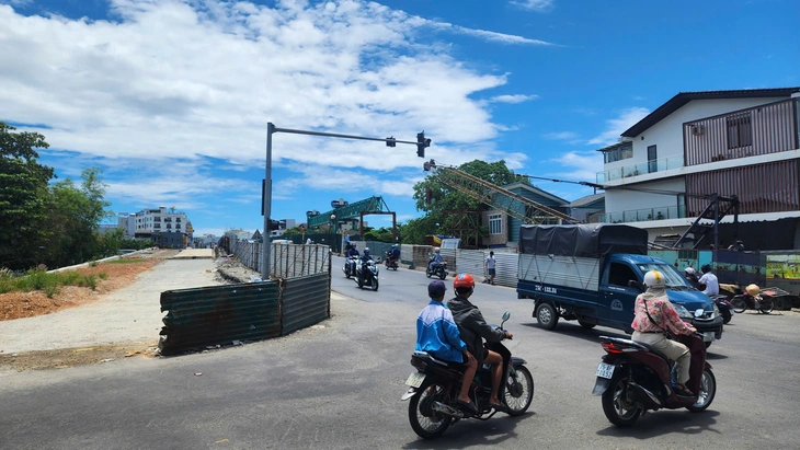 Lãnh đạo TP Huế: ‘Làm cái cầu Vỹ Dạ con con không xong mà đòi làm cầu Cồn Hến to đùng’ - Ảnh 2.