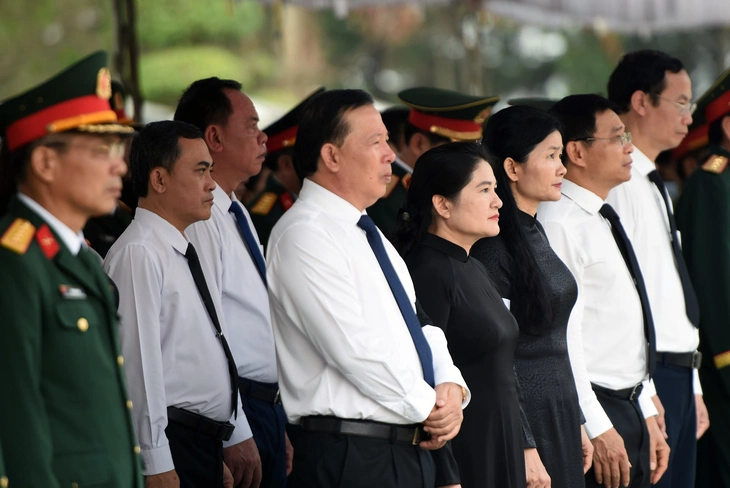 Đồng Nai truy điệu, an táng 63 hài cốt liệt sĩ về lòng đất mẹ - Ảnh 7.
