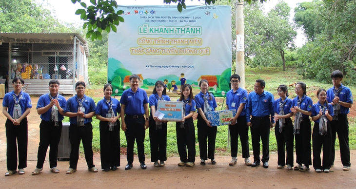 Tiếp động lực cho chiến sĩ Mùa hè xanh đang thắp sáng đường quê tại Đồng Nai - Ảnh 1.