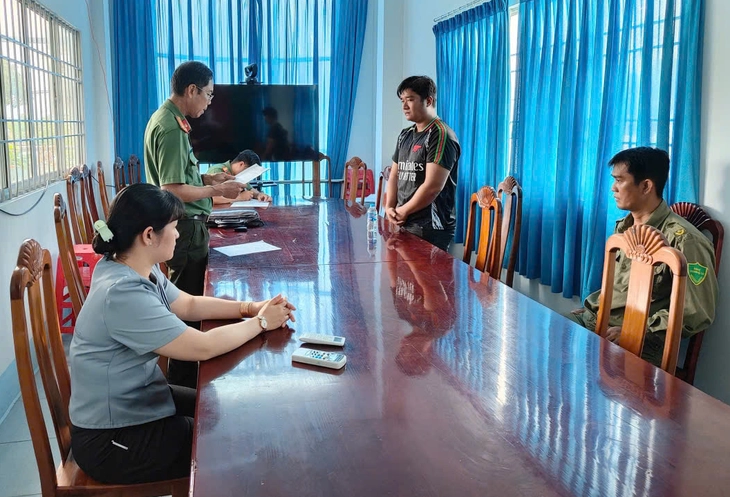 Bắt hai người mua bán súng PCP, hơn 2.200 viên đạn chì qua mạng xã hội - Ảnh 1.