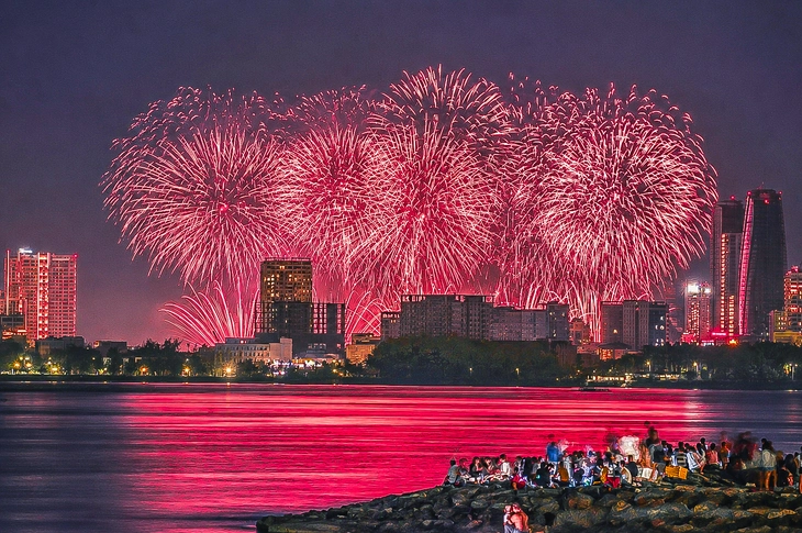 Lễ hội pháo hoa Đà Nẵng 2026 bội thu trong gần 20 năm tổ chức - Ảnh 1.