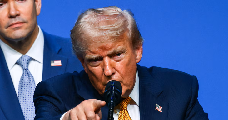 Ông Trump dọa 1.000 đã sẵn sàng 'xóa sổ' Iran nếu dám ám sát ông - Ảnh 1.