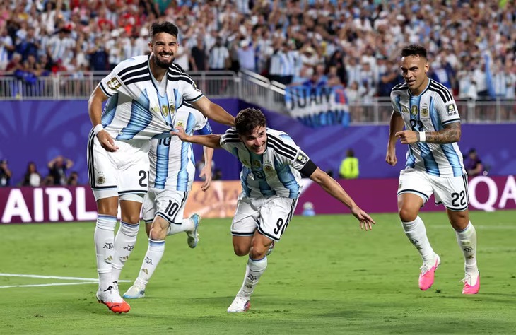 Đánh bại 10 người Thụy Sĩ trong 120 phút, Argentina vào bán kết World Cup 2026 - Ảnh 1.