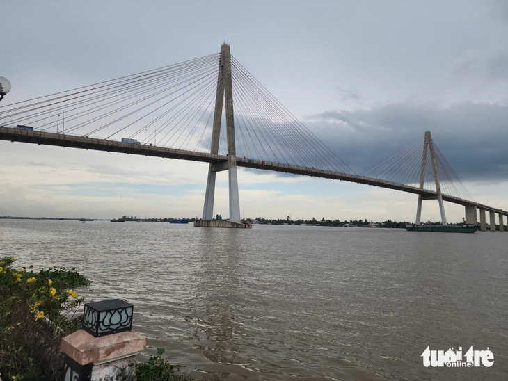 Vụ một xe máy và điện thoại bỏ lại trên cầu Rạch Miễu 1 đã tìm được thi thể người nhảy cầu - Ảnh 1.