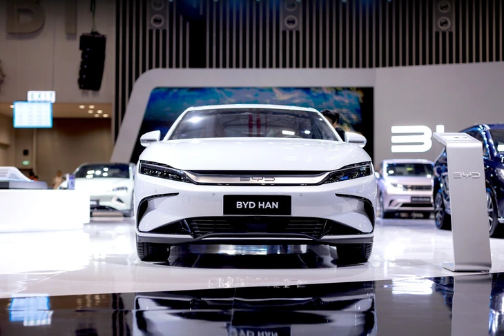 Gác ô tô sang lái xe điện Trung Quốc, chủ xe - Ảnh 4.
