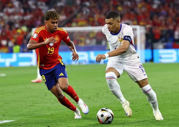 Yamal đã thắng 8 trong 10 lần đối đầu với Mbappe và chưa từng thua ở vòng knock-out - Ảnh 1.