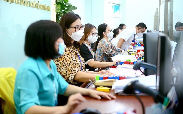 Tin tức sáng 25-7: Bộ Nội vụ bãi bỏ thủ tục xếp lương với viên chức hoàn thành tập sự - Ảnh 6.