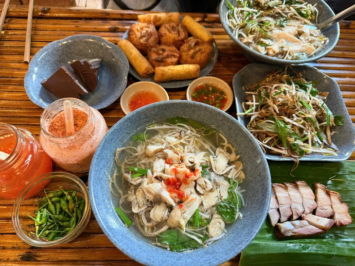 Bún nước lèo Trà Vinh: Hương vị đặc sản khiến thực khách mê mẩn - Ảnh 1.