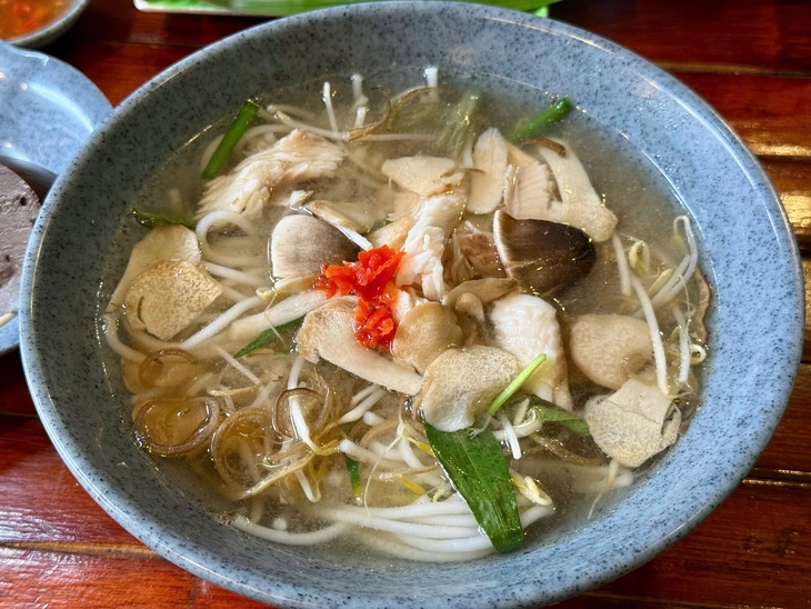 Bún nước lèo Trà Vinh: Hương vị đặc sản khiến thực khách mê mẩn - Ảnh 2.