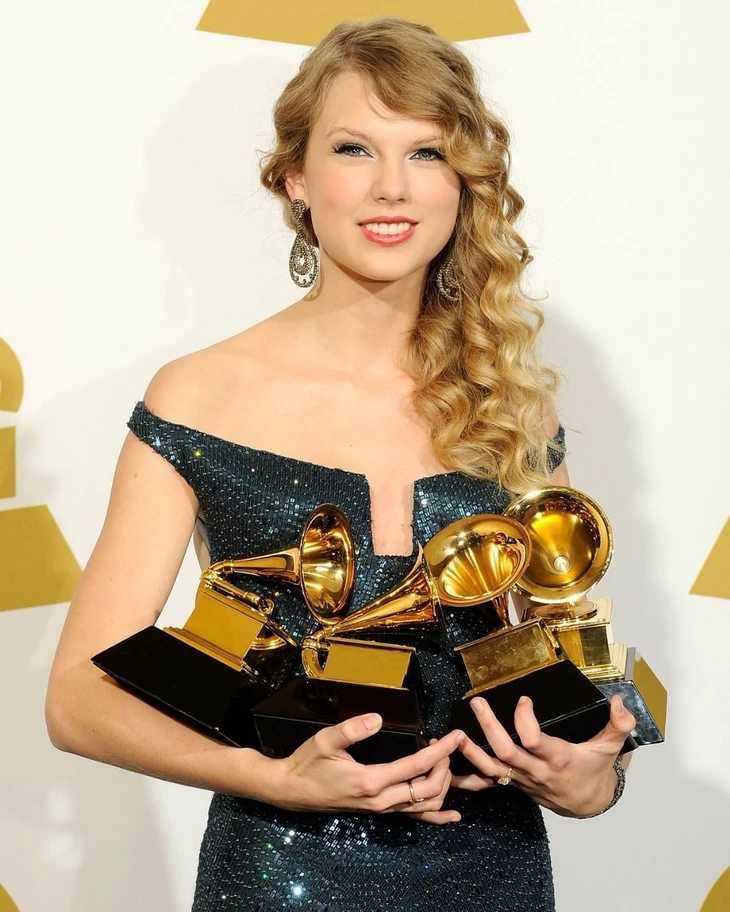 Tủ trang sức kim cương của Taylor Swift - Ảnh 12.