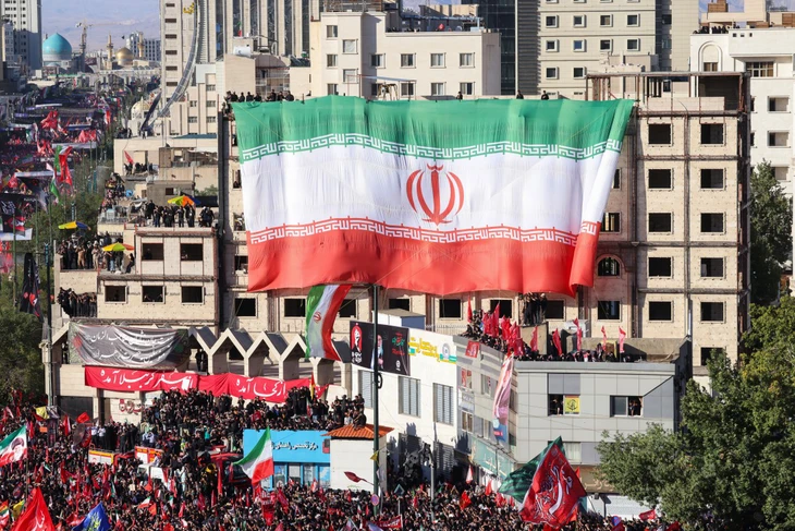 Iran tuyên bố phá hủy hệ thống Patriot và loạt mục tiêu Mỹ khắp vùng Vịnh - Ảnh 1.