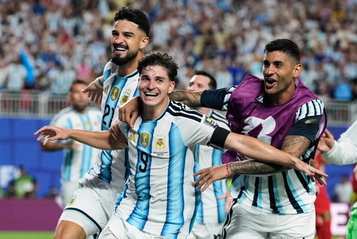 FIFA tính kéo thêm 16 đội để World Cup 2030 đông vui hơn - Ảnh 1.