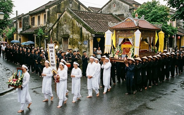 Quy định lễ tang không qua 72 giờ ở Huế: Người trẻ ủng hộ, người lớn còn e dè - Ảnh 2.