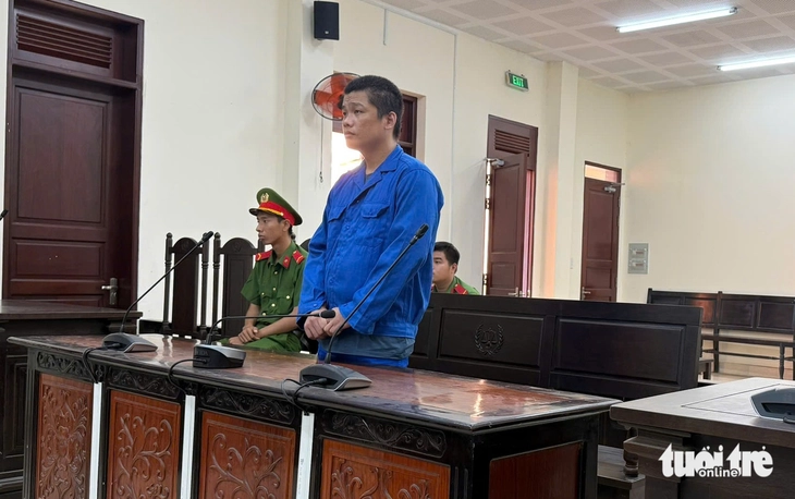 Cha ruột bạo hành con trai 7 tuổi bị tuyên án 3 năm tù về tội ngược đãi trẻ em - Ảnh 1.