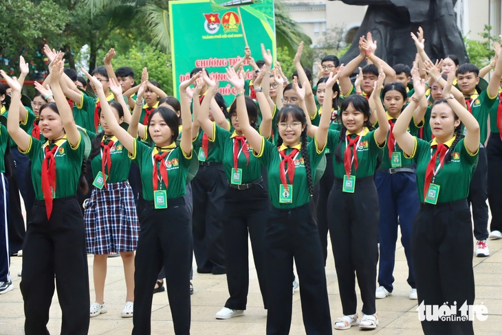 75 thiếu nhi TP.HCM bắt đầu hành trình 9 ngày 8 đêm 'Em yêu Tổ quốc Việt Nam' - Ảnh 5.
