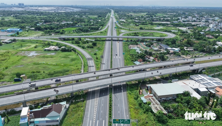 Tăng tốc kết nối sân bay Long Thành: Cao tốc Bến Lức - Long Thành sắp thông toàn tuyến sau 12 năm chờ đợi - Ảnh 3.