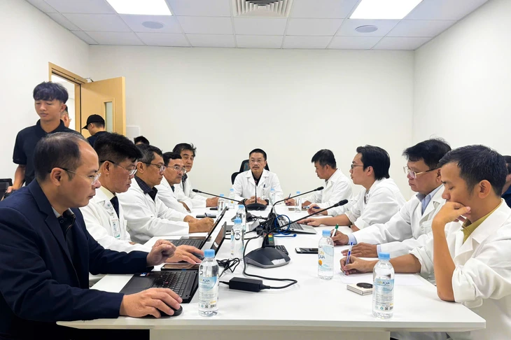 Hình ảnh cứu sống du khách Ấn Độ trong vụ lật ca nô ở Phú Quốc 2026 - Ảnh 1.