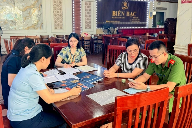 Phạt nhà hàng gần 11 triệu đồng - Ảnh 2.