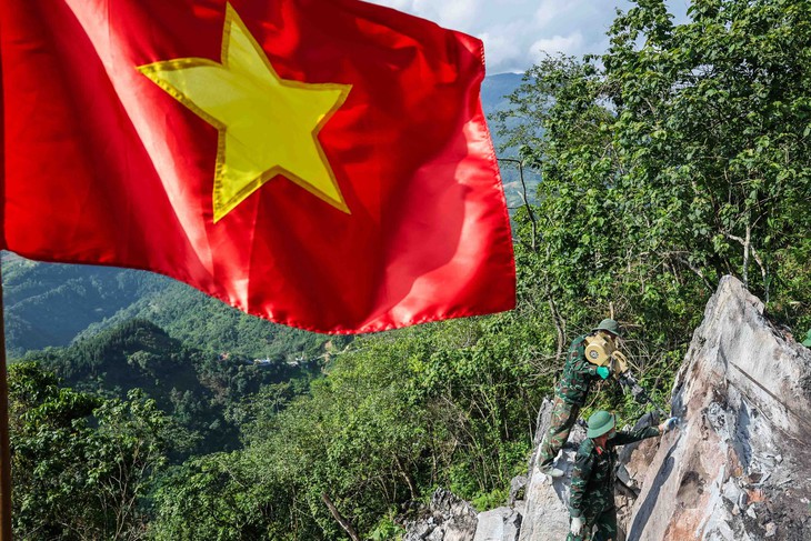 Bới từng hốc đá tìm liệt sĩ trên “Lò vôi thế kỷ” tại mặt trận Vị Xuyên - Ảnh 12.