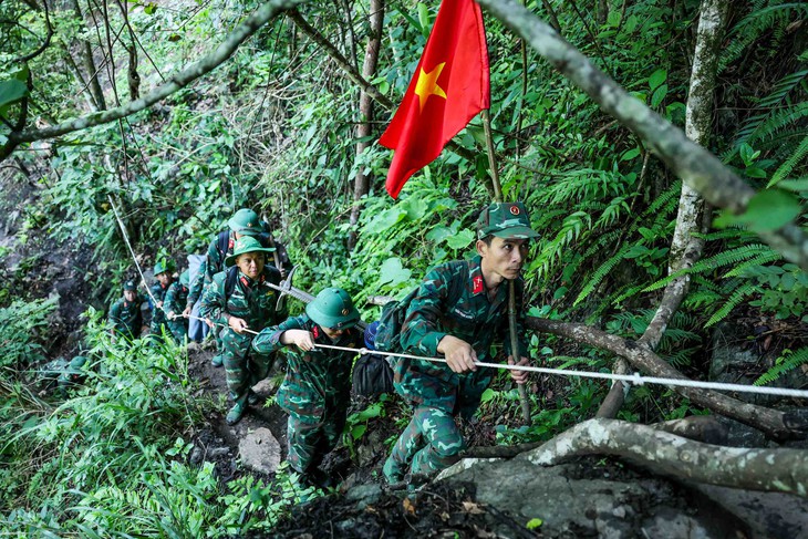 Bới từng hốc đá tìm liệt sĩ trên “Lò vôi thế kỷ” tại mặt trận Vị Xuyên - Ảnh 4.