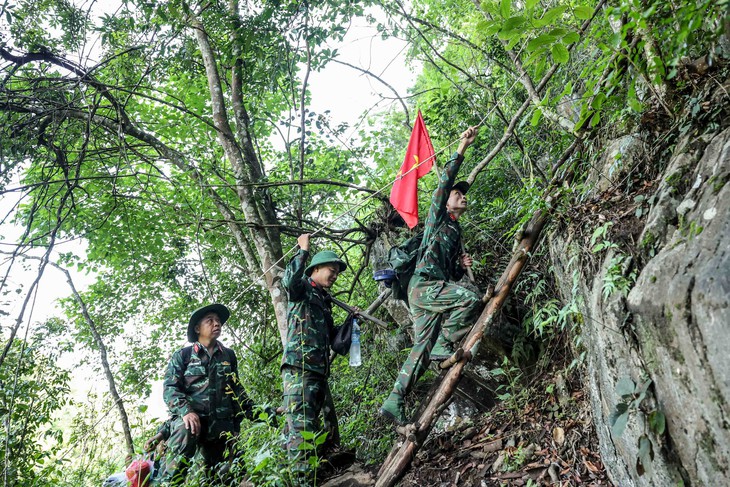 Bới từng hốc đá tìm liệt sĩ trên “Lò vôi thế kỷ” tại mặt trận Vị Xuyên - Ảnh 3.